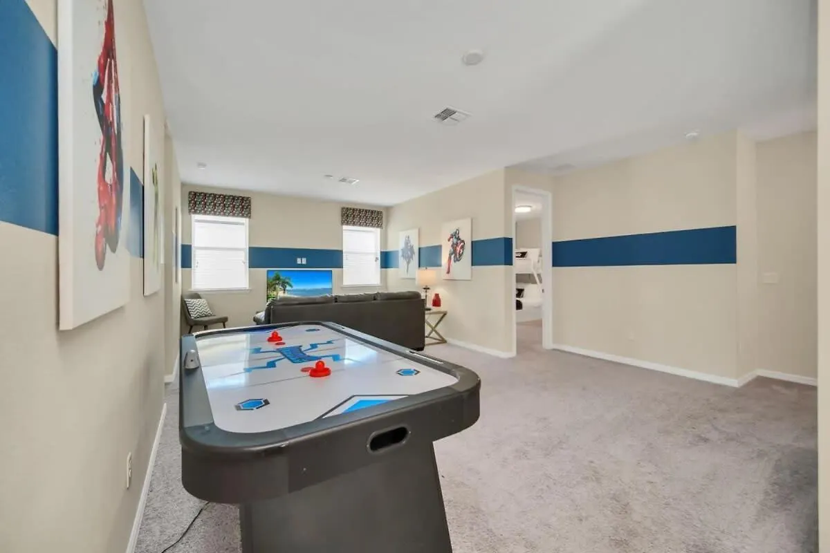 펜션 Avenger's, Frozen And Alice In Wonderland Themed Rooms! Private Pool And Modern Decor! 키시미