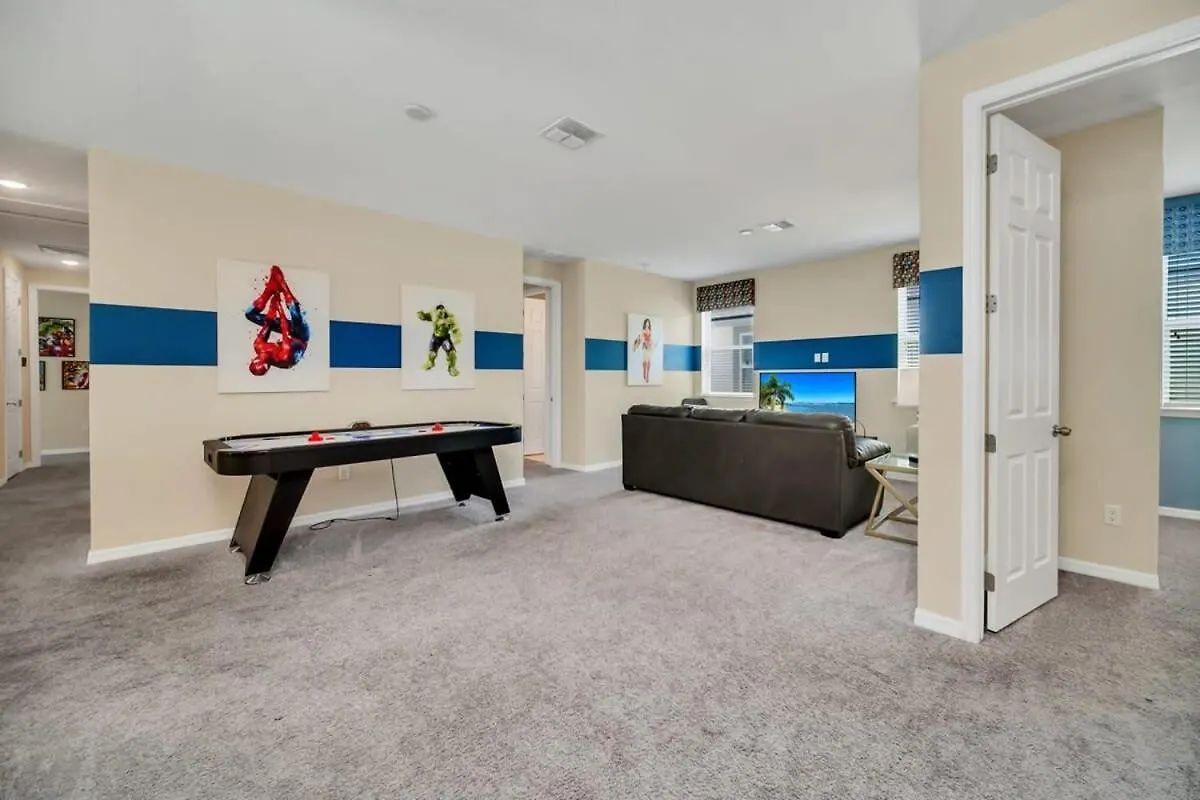 펜션 Avenger's, Frozen And Alice In Wonderland Themed Rooms! Private Pool And Modern Decor! 키시미