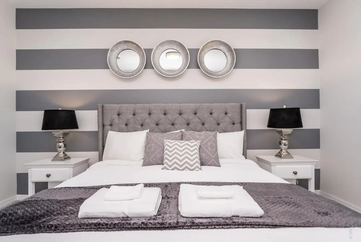 Avenger's, Frozen And Alice In Wonderland Themed Rooms! Private Pool And Modern Decor! *