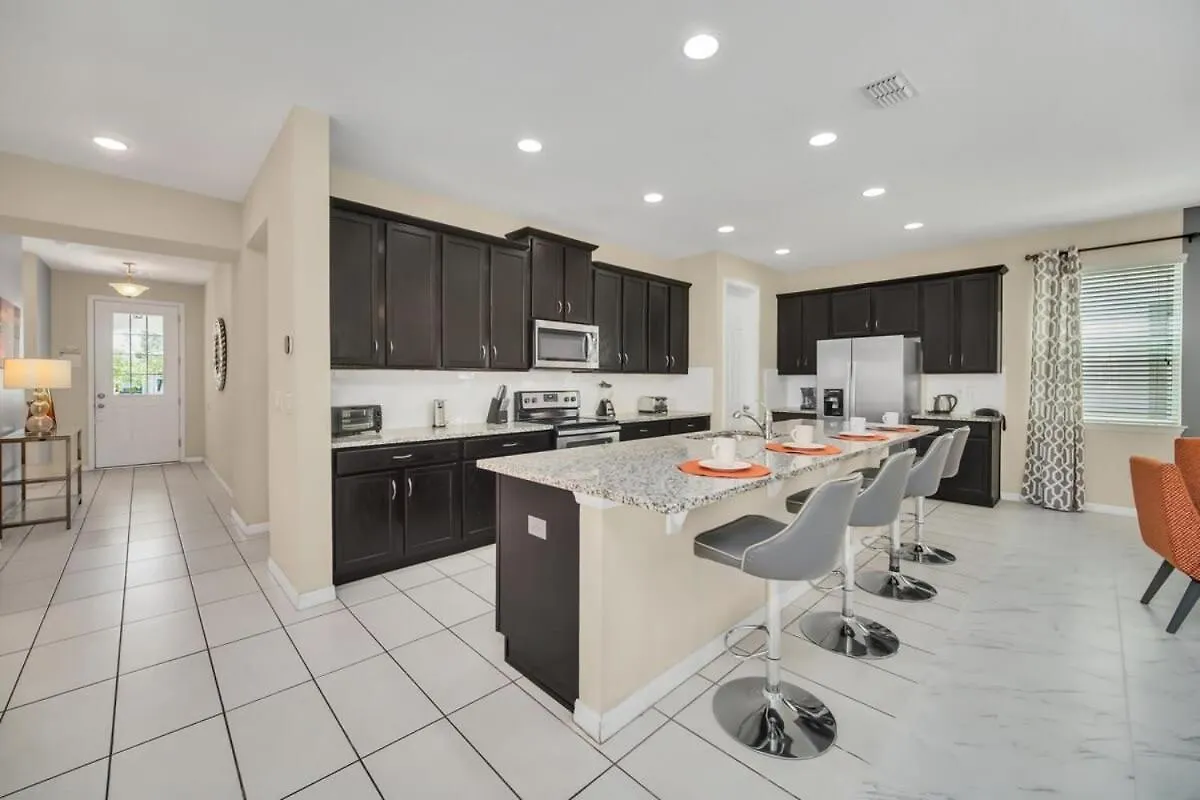 Avenger's, Frozen And Alice In Wonderland Themed Rooms! Private Pool And Modern Decor!