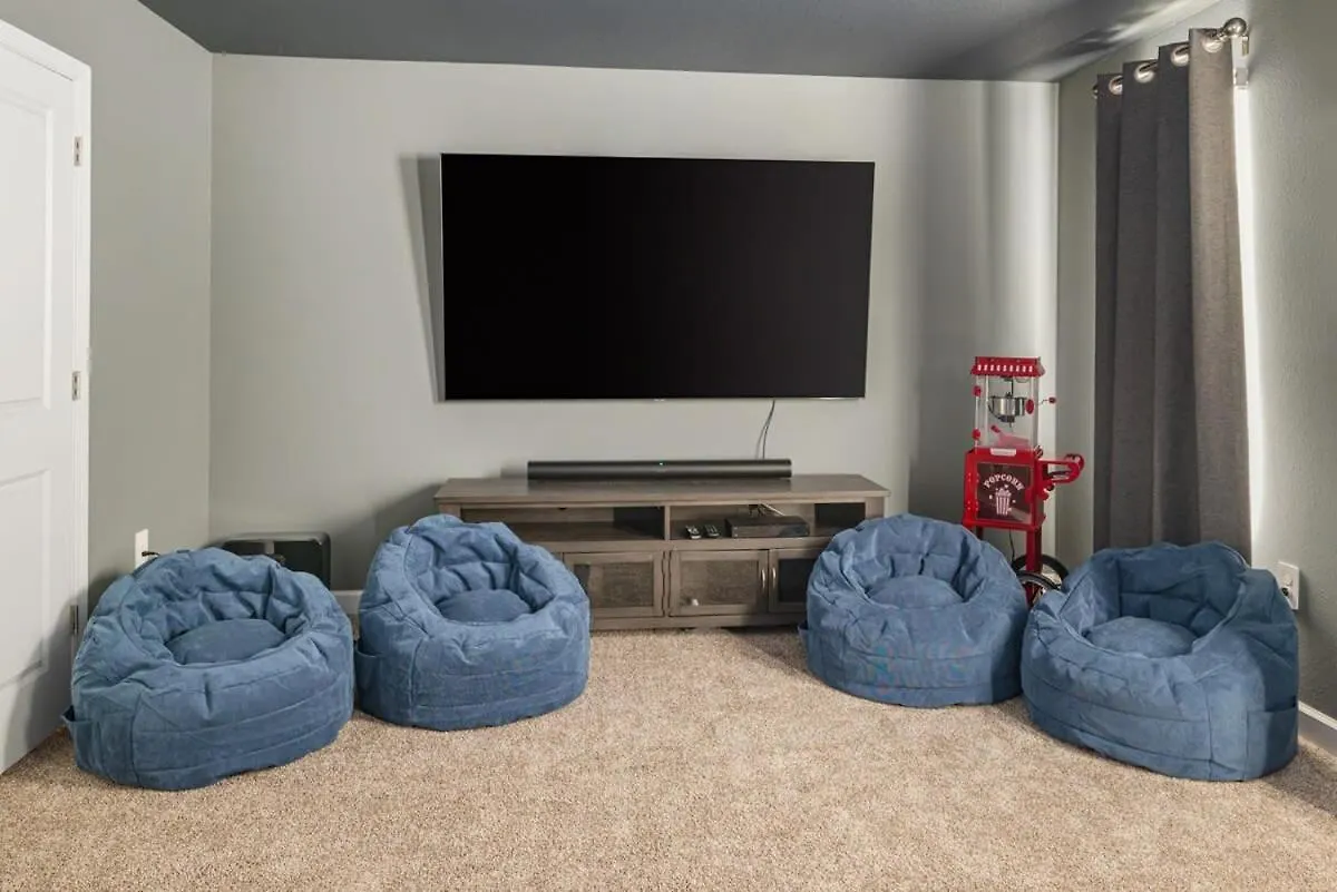 Dom wakacyjny Awesome New 8br W Theme Theater By *