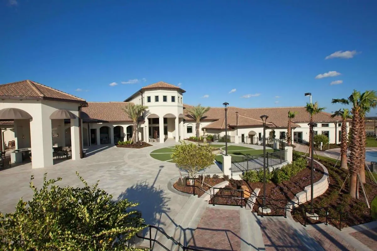Getaway Delight-8 Bedrooms, Pool & Great Location Ferienhaus