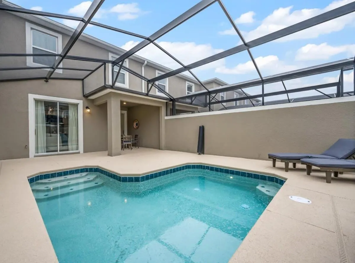 Stunning Themed Private Pool Ideal Location *
