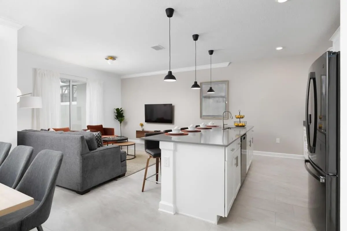 Modern Chic-spacious, Private Pool, Prime Location Киссимми