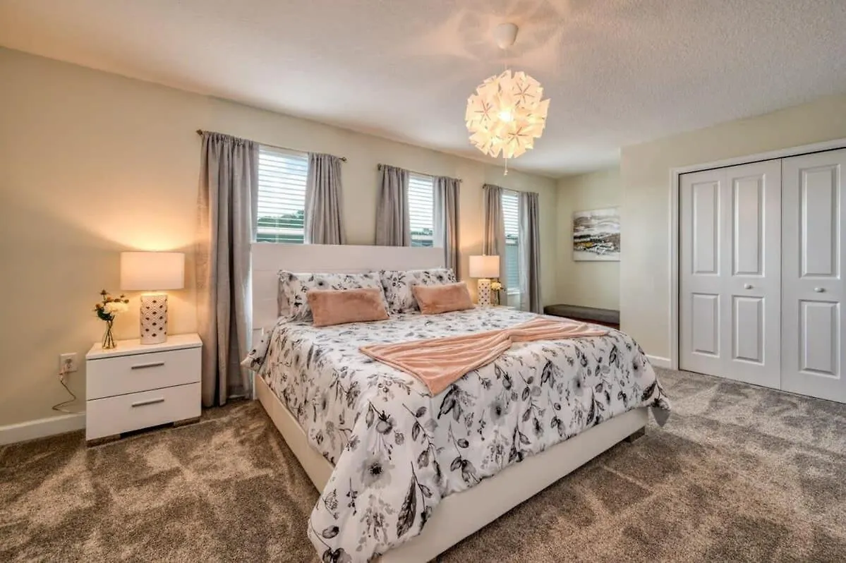 Holiday home Chic Luxury Decor Prime Location Game Bliss