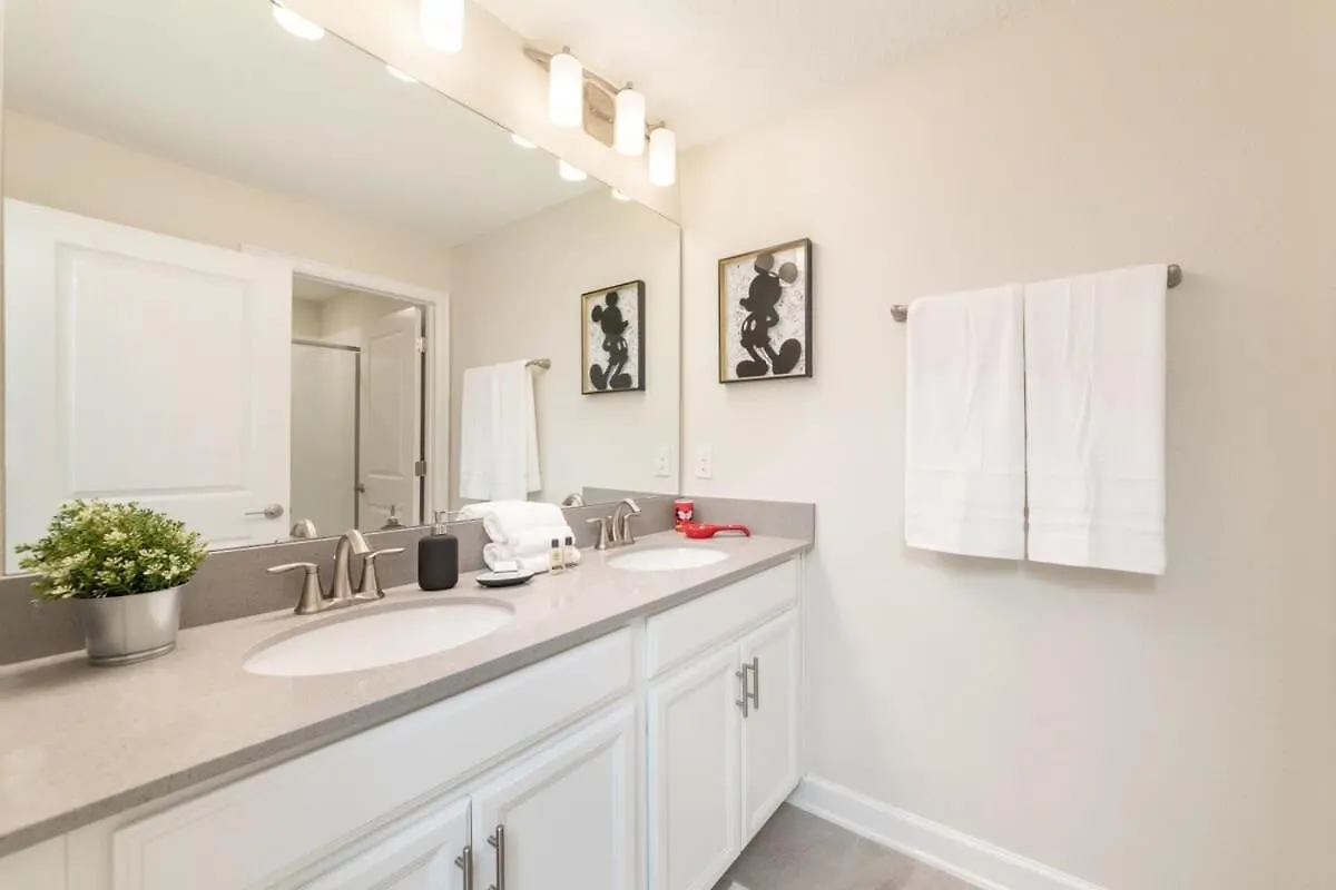 Chic Spacious With Private Pool Ideal Location *