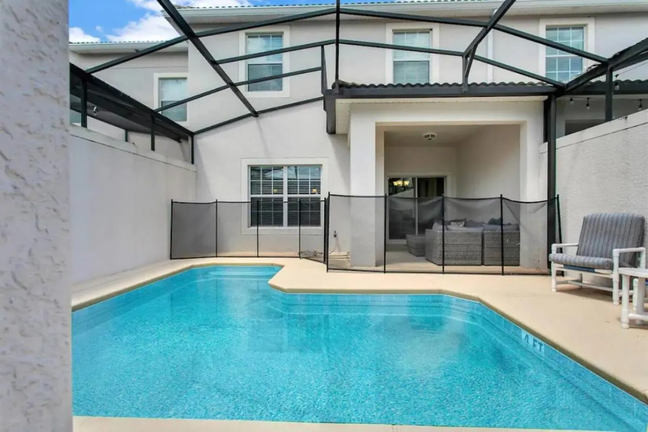 Storeylake Pool Home, View, By キシミー