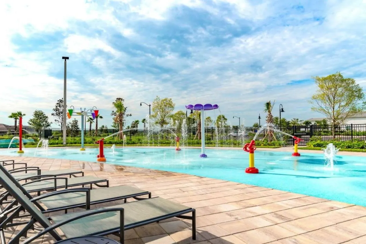 Storeylake Pool Home, View, By 別荘