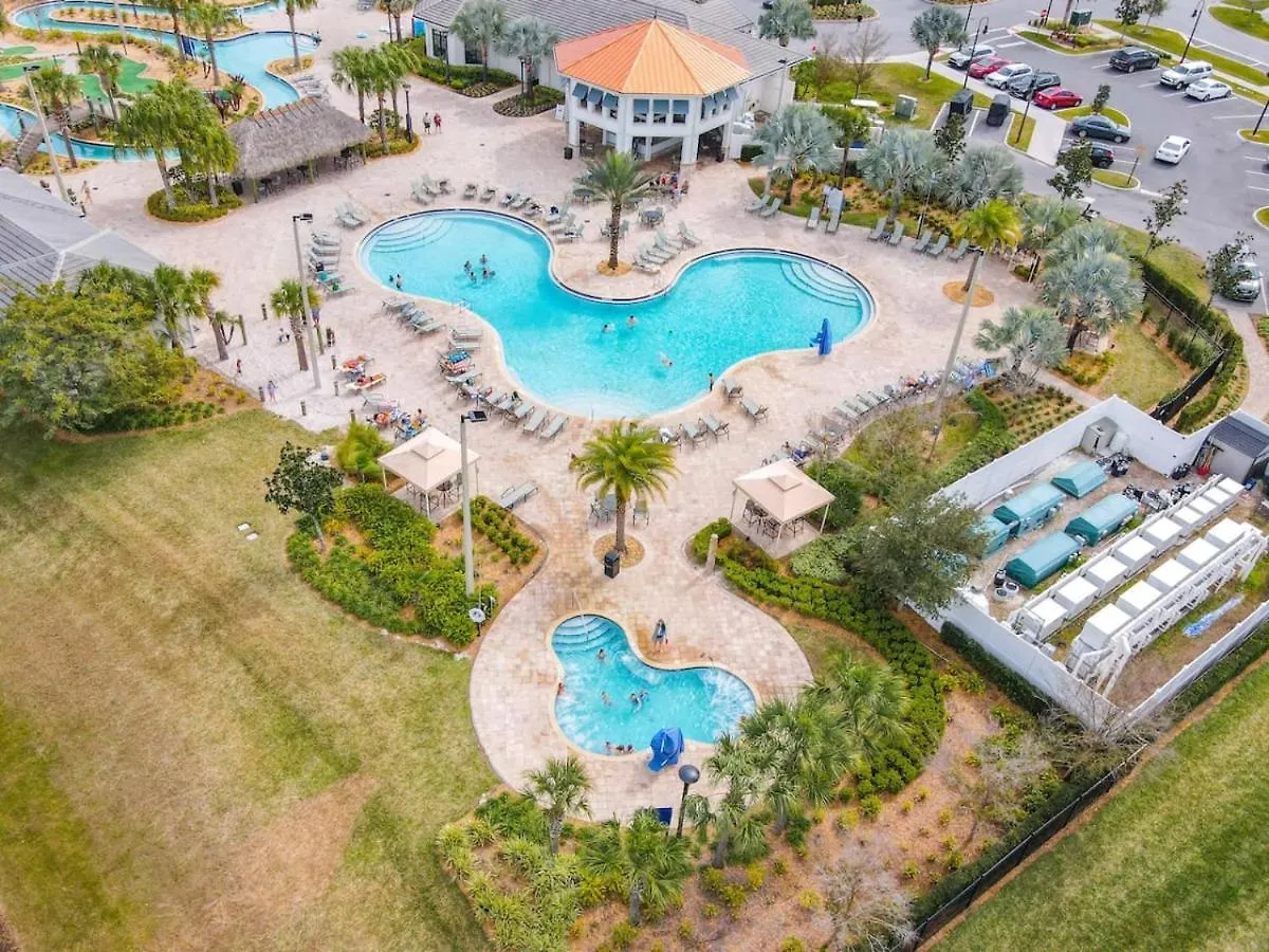 Storeylake Pool Home, View, By キシミー