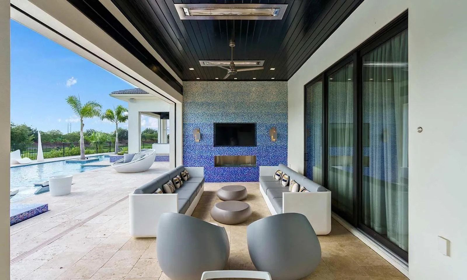 Casa de Férias Luxurious 9 Bdrm Estate With Golf Simulator And Entertainment Loft At Reunion