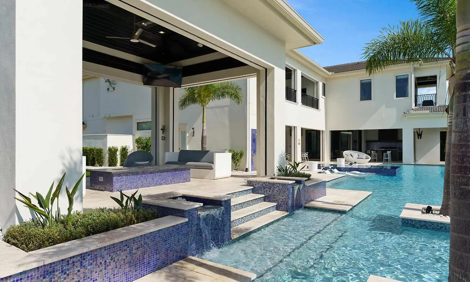 Casa de Férias Luxurious 9 Bdrm Estate With Golf Simulator And Entertainment Loft At Reunion *