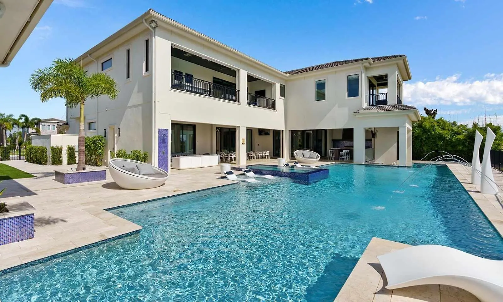 Casa de Férias Luxurious 9 Bdrm Estate With Golf Simulator And Entertainment Loft At Reunion Kissimmee