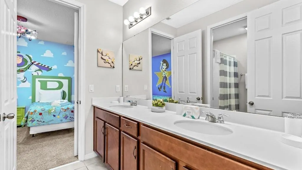 New 7 Bed Solara Private Pool