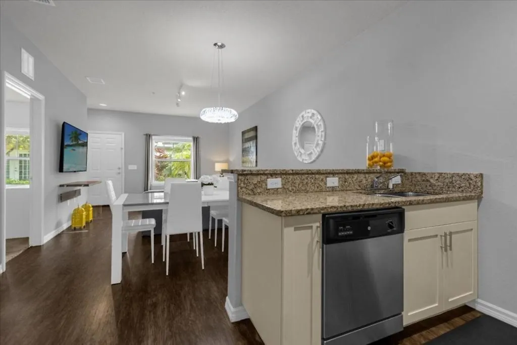 Holiday home 3 Bedroom- 2 Bathroom- Lucaya Village 13-107lv
