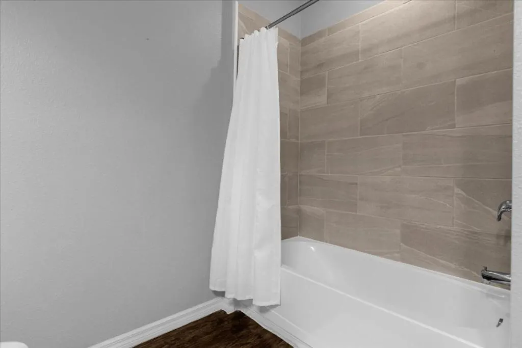 Holiday home 3 Bedroom- 2 Bathroom- Lucaya Village 13-107lv *