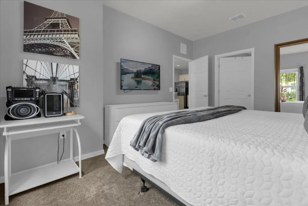 3 Bedroom- 2 Bathroom- Lucaya Village 13-107lv Kissimmee