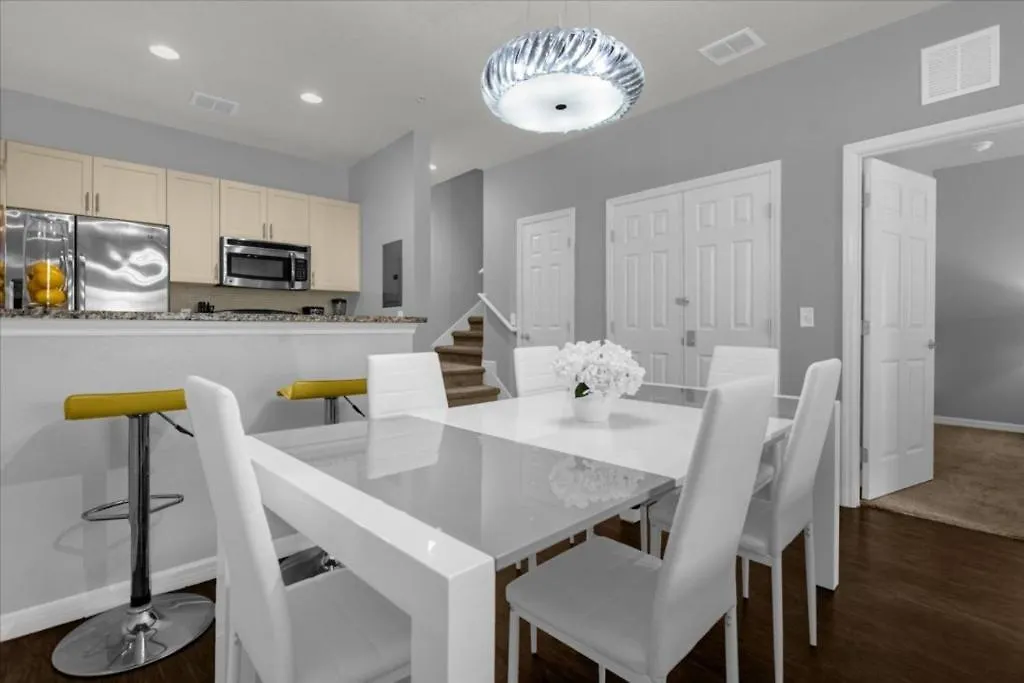 3 Bedroom- 2 Bathroom- Lucaya Village 13-107lv