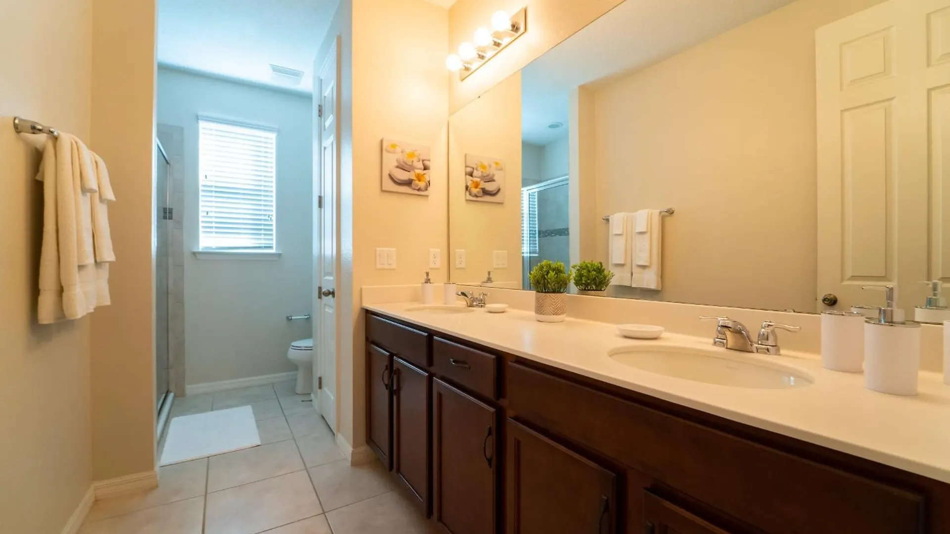 Relaxation Awaits At Allevo Homes * Kissimmee