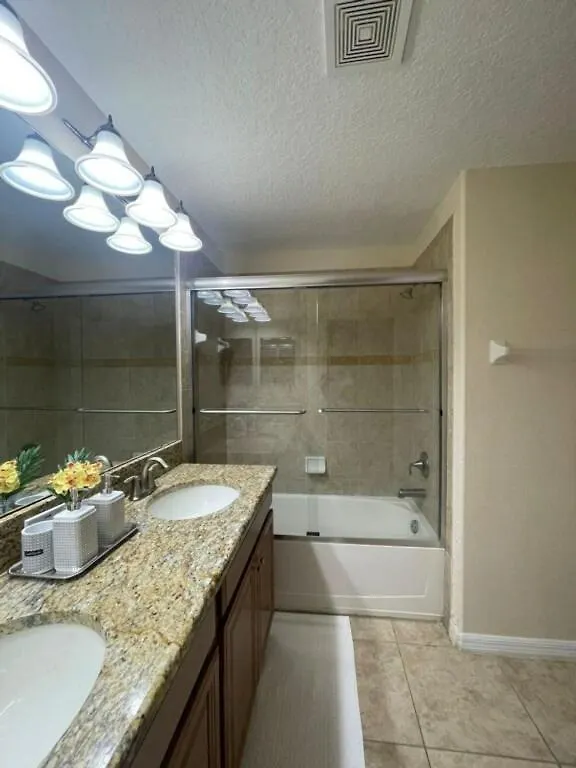 Holiday home Amazing 4 Bedroom 3 Bath At Paradise Palm *