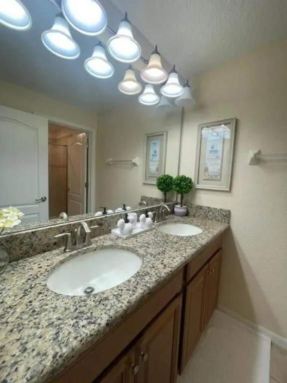 Amazing 4 Bedroom 3 Bath At Paradise Palm *