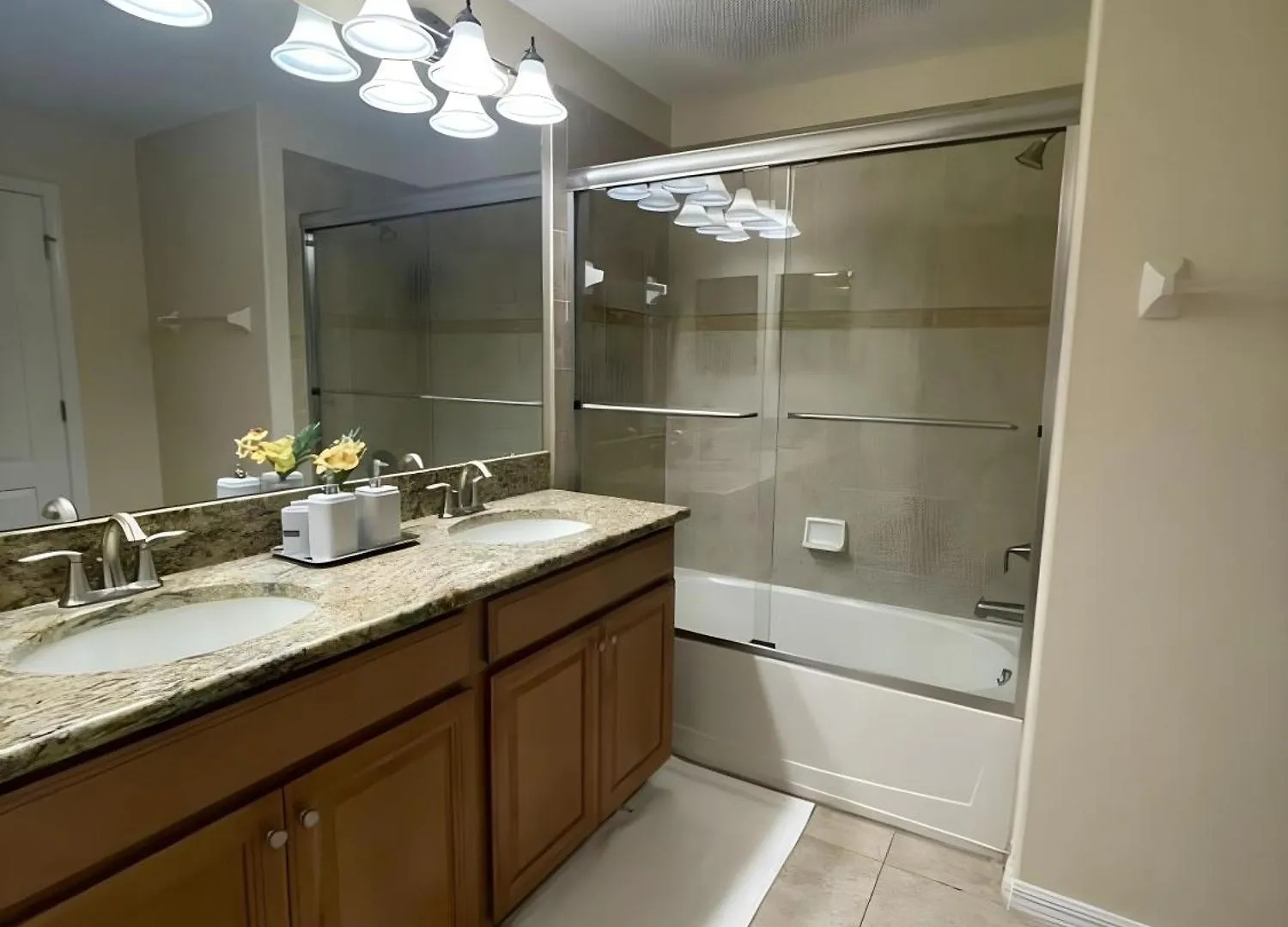 Amazing 4 Bedroom 3 Bath At Paradise Palm