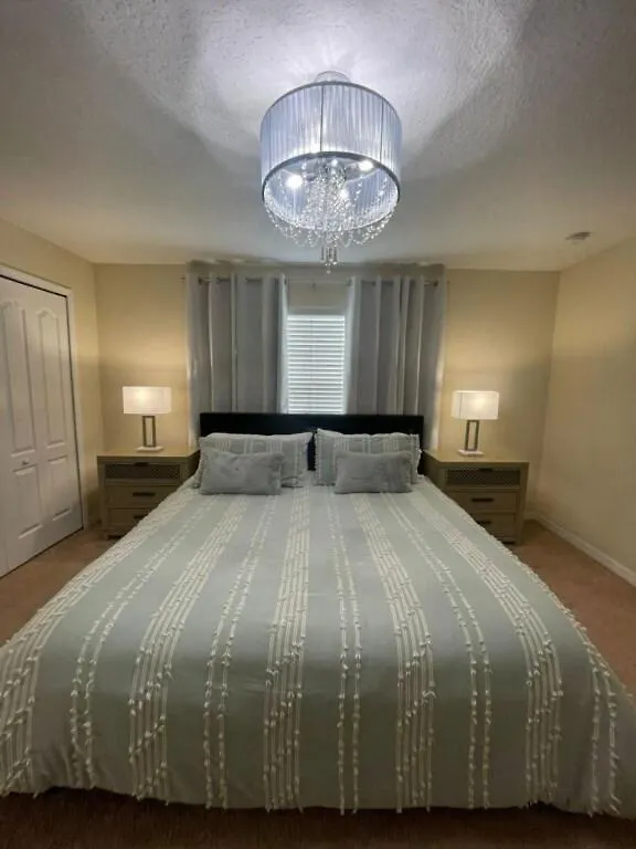 Amazing 4 Bedroom 3 Bath At Paradise Palm *