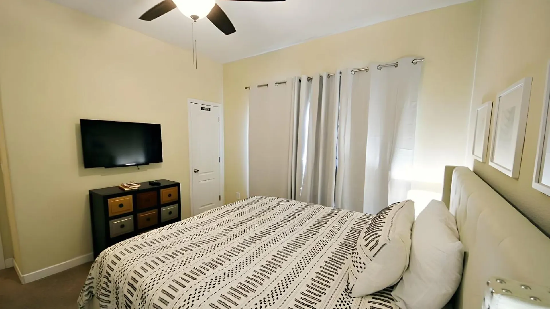 Amazing 4 Bedroom 3 Bath At Paradise Palm