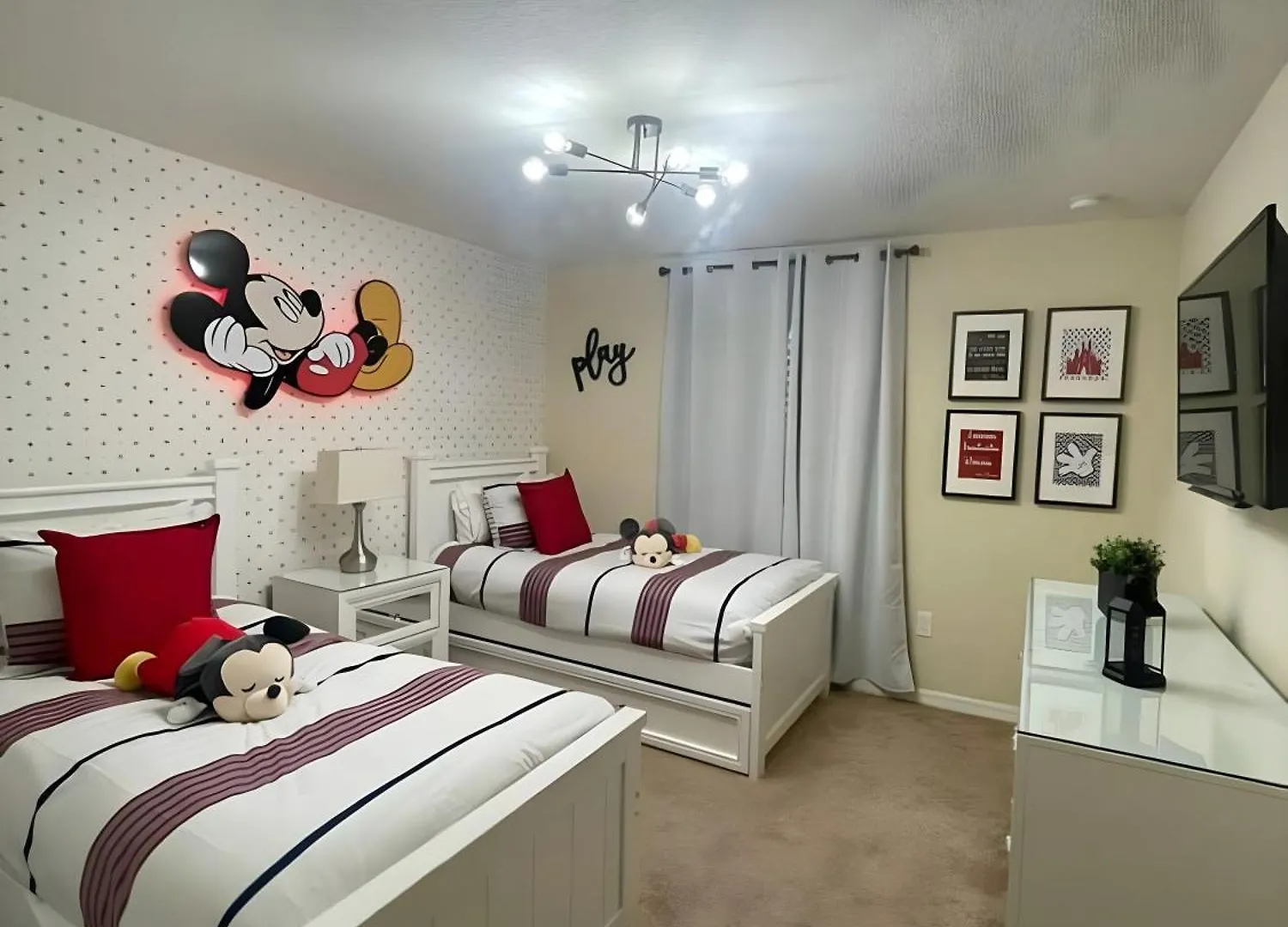 Amazing 4 Bedroom 3 Bath At Paradise Palm