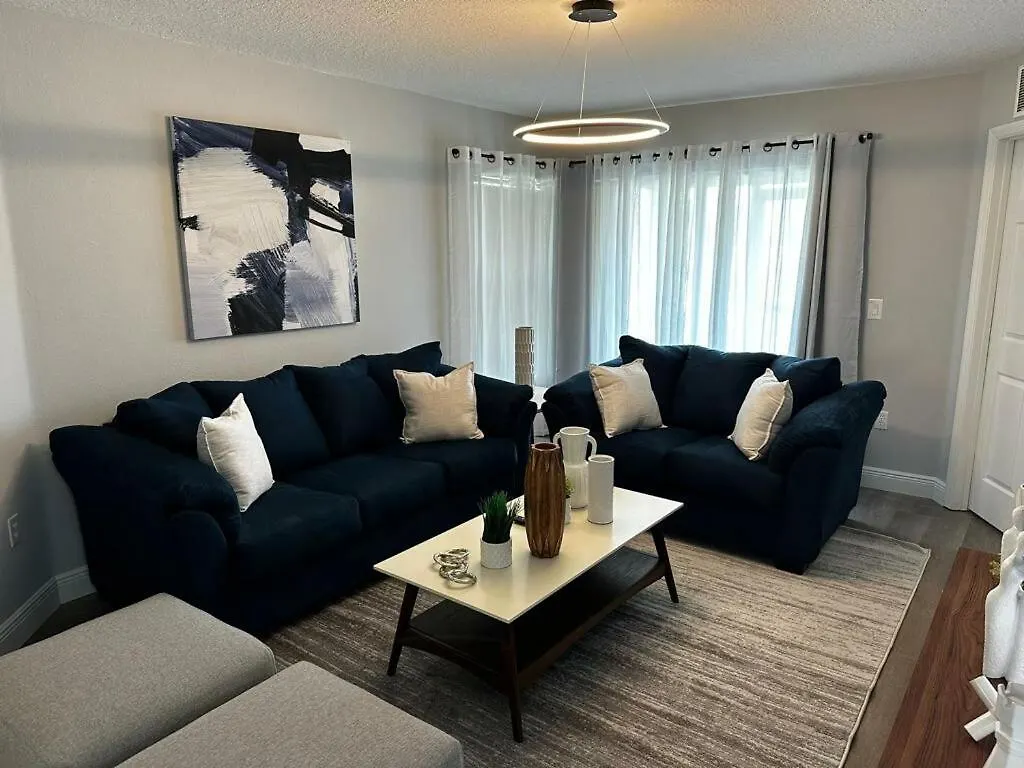 Cozy Near With 3 Bedrooms アパート キシミー