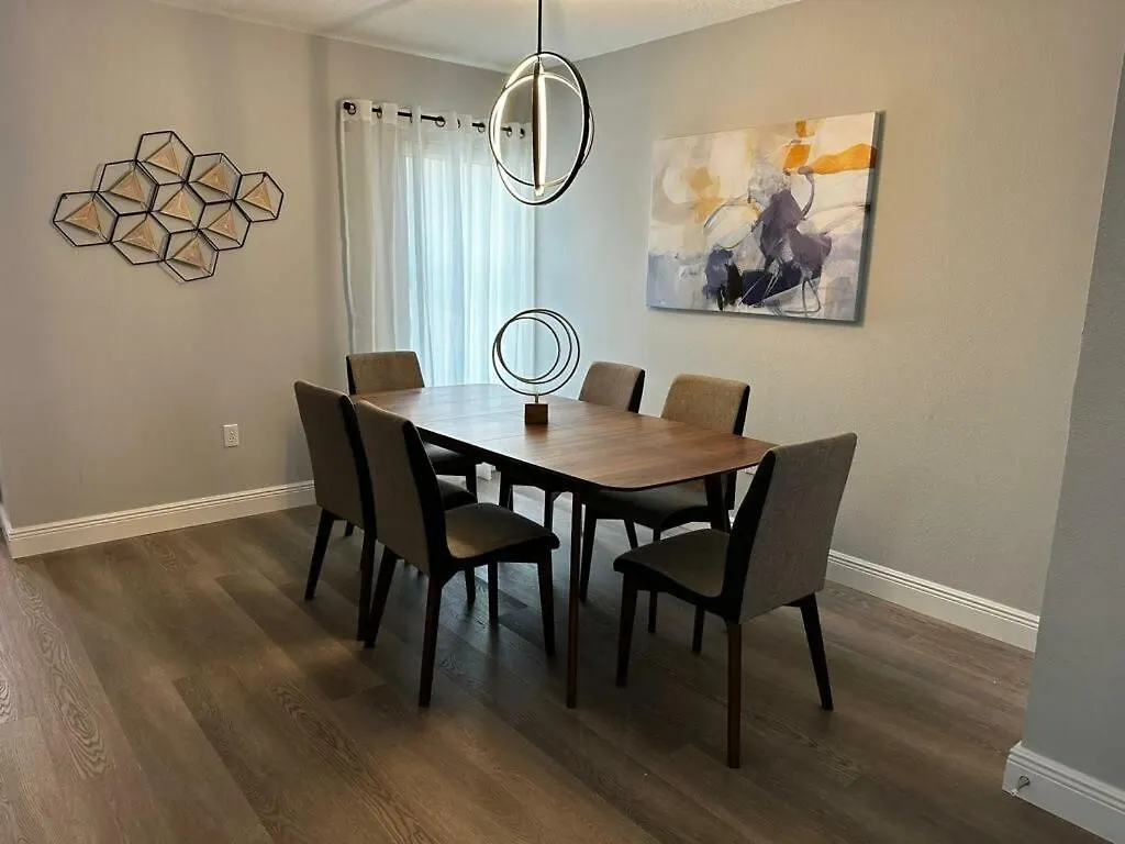 Cozy Near With 3 Bedrooms キシミー
