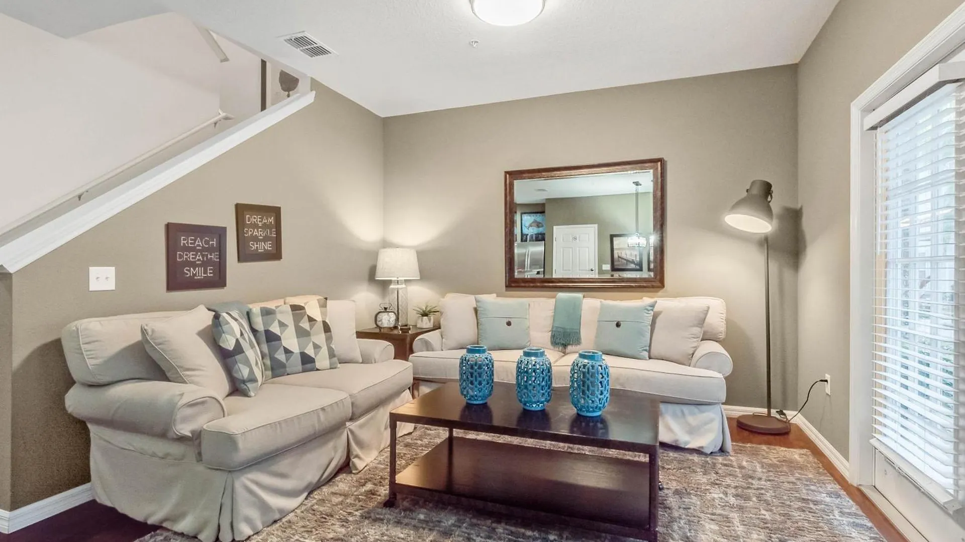 4 Bedrooms - 3 Bathrooms - West Lucaya 3214 Gl *