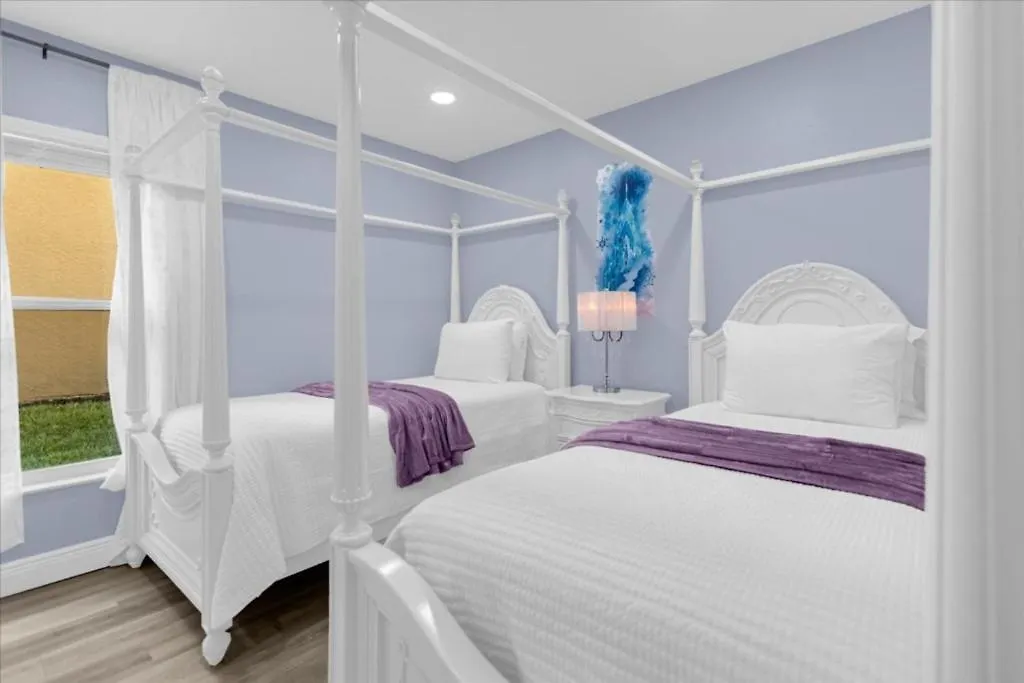 Holiday home 4 Bedrooms- 3 Bathrooms- Emerald Island 2735 Lk Kissimmee