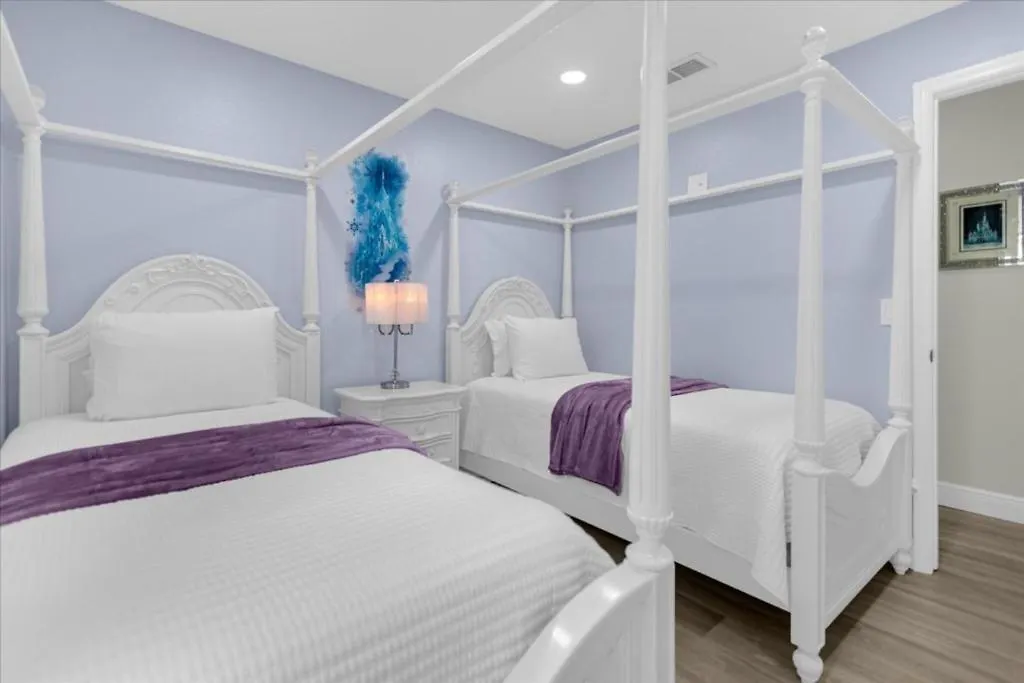 4 Bedrooms- 3 Bathrooms- Emerald Island 2735 Lk