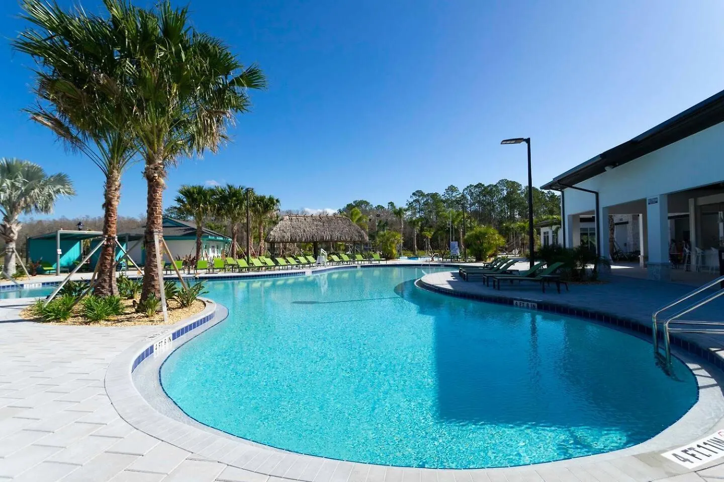 Luxury Near Storey 2568
