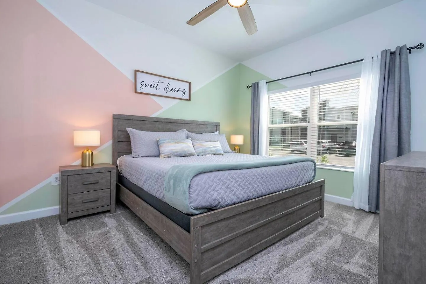 Luxury Near Storey 2568 Holiday home