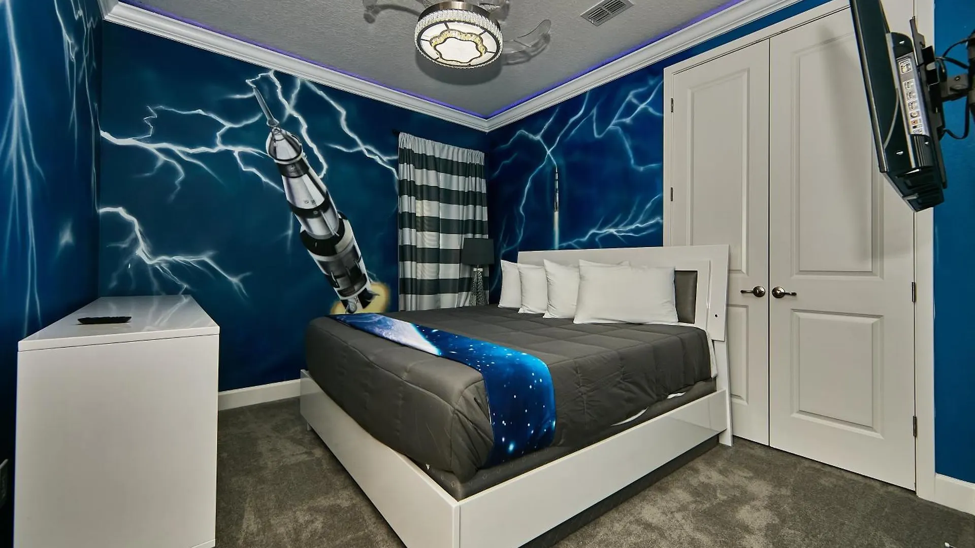 Remarkable With Cinemas, Pool, Spa, Games Room, And *