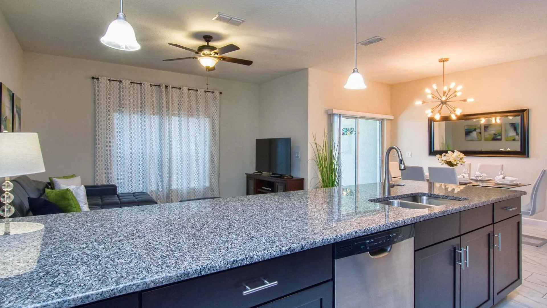 Storey Lake-4 Bedroom Townhome W/splashpool-1633st Nyaraló