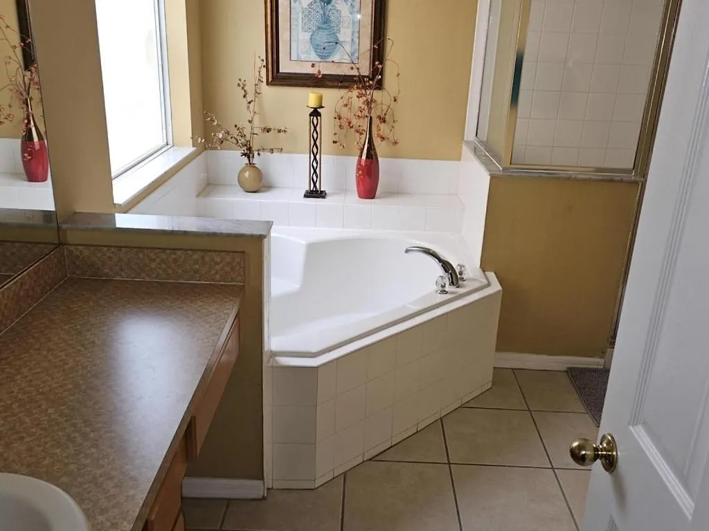 Spacious 7 Br, 4, 5 Bedroom Retreat With Pool 164