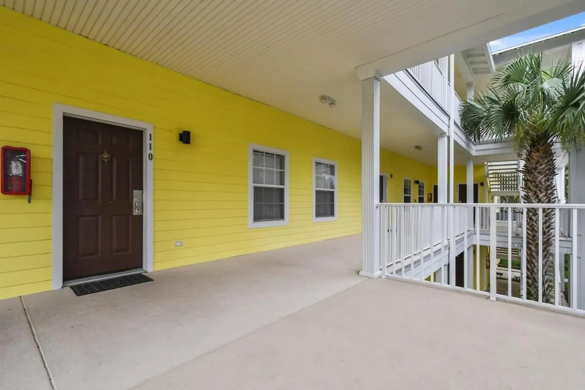Coastal Unit With 3 Bedrooms And
