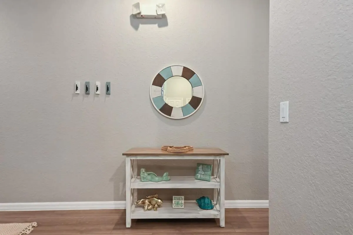 Coastal Unit With 3 Bedrooms And *