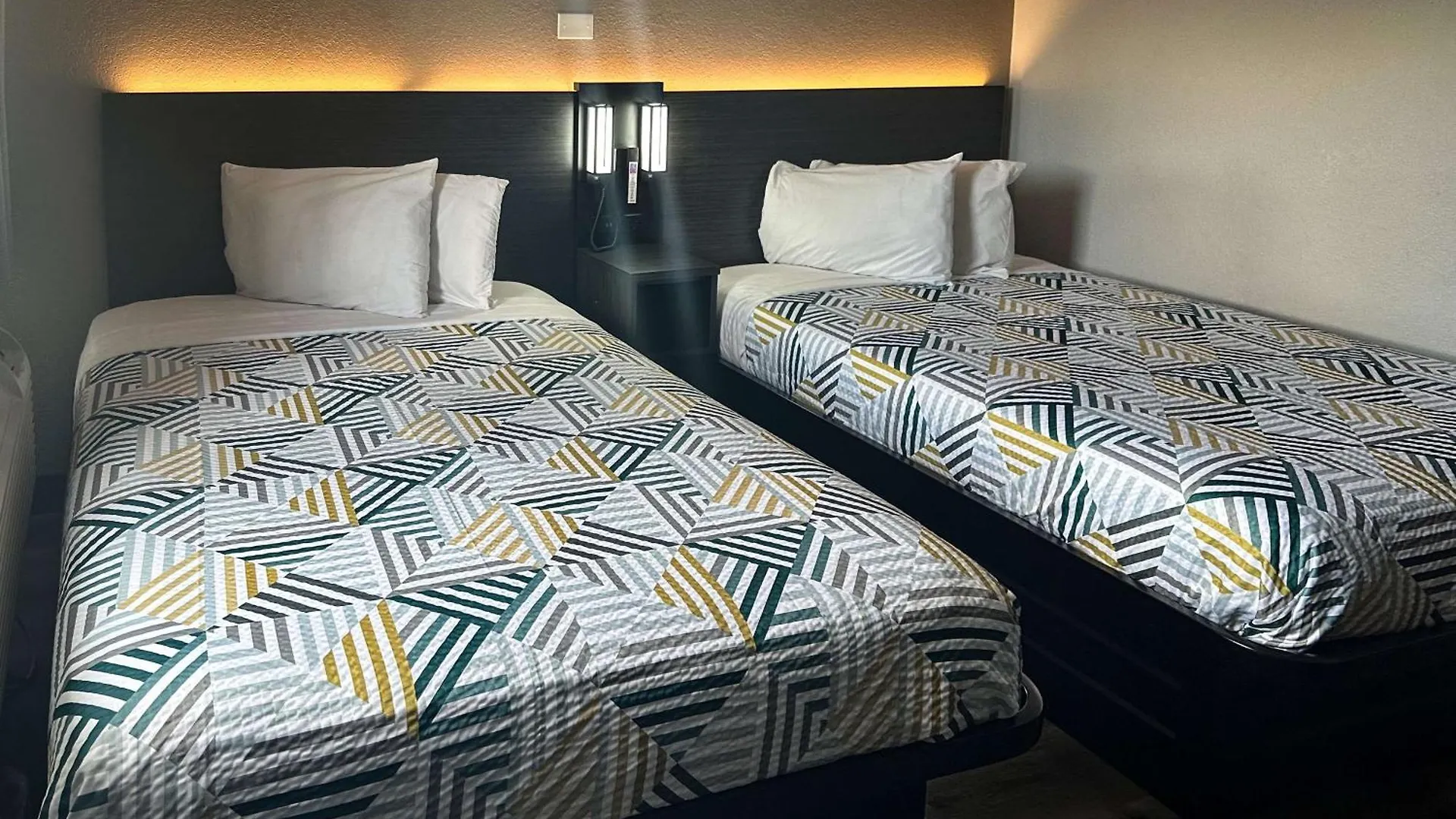Hotel 6-kissimmee, Fl - Orlando 2*