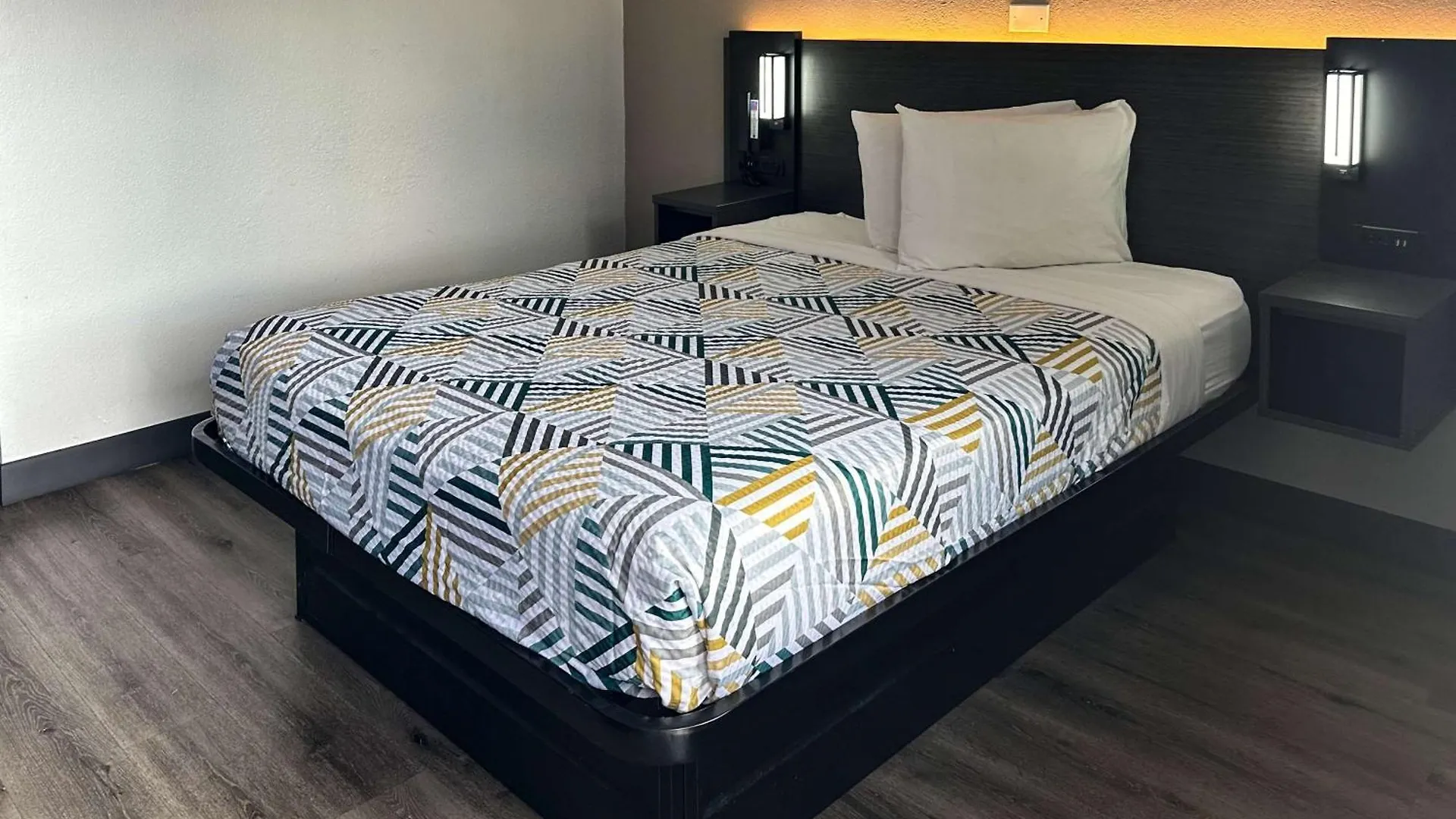 Hotel 6-kissimmee, Fl - Orlando Celebration