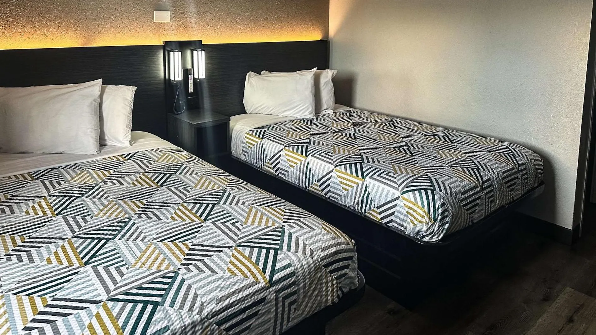 Hotel 6-kissimmee, Fl - Orlando Celebration