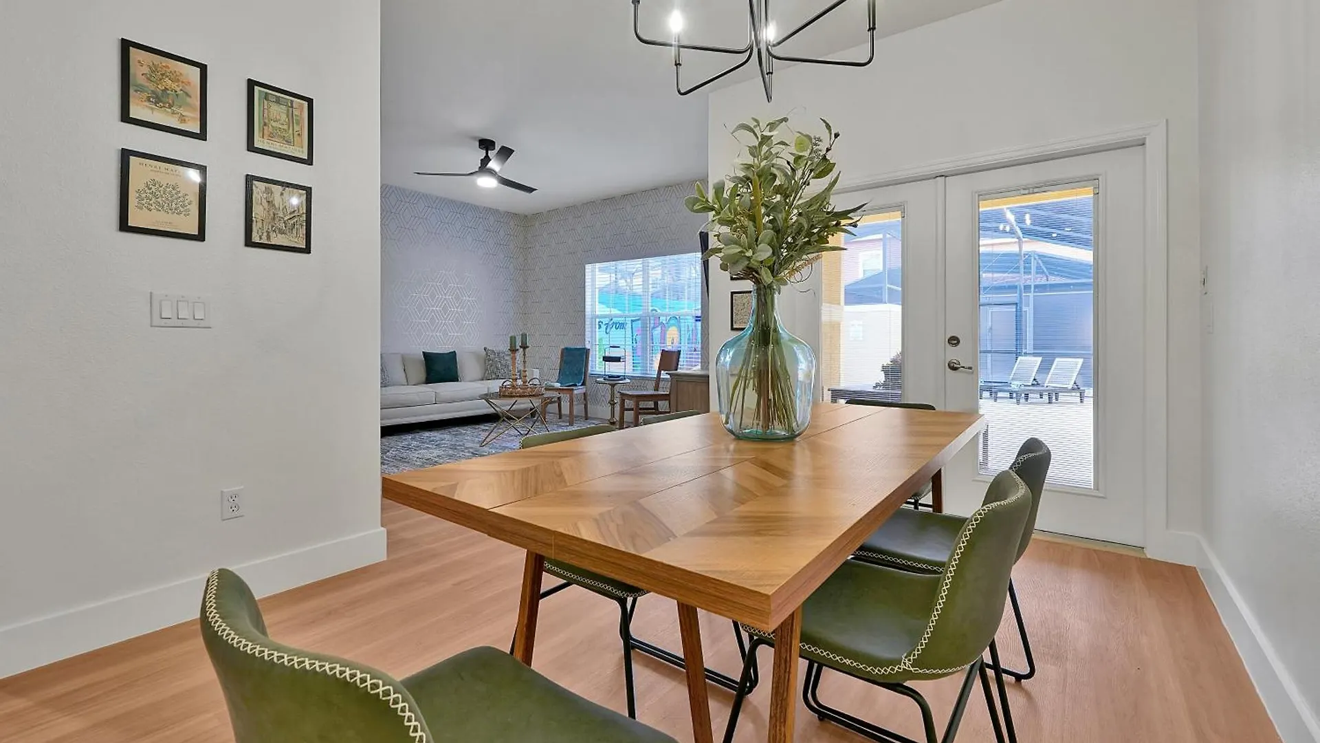 Stylish & Cozy Retreat Prime Location Fully Equipped *