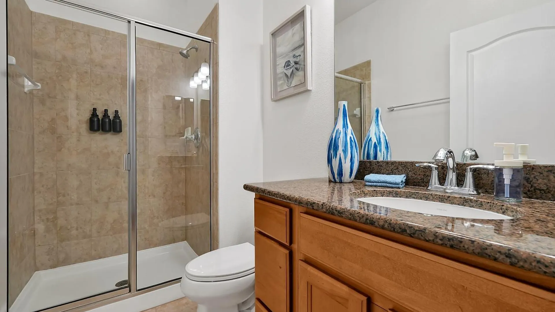 Stylish & Cozy Retreat Prime Location Fully Equipped