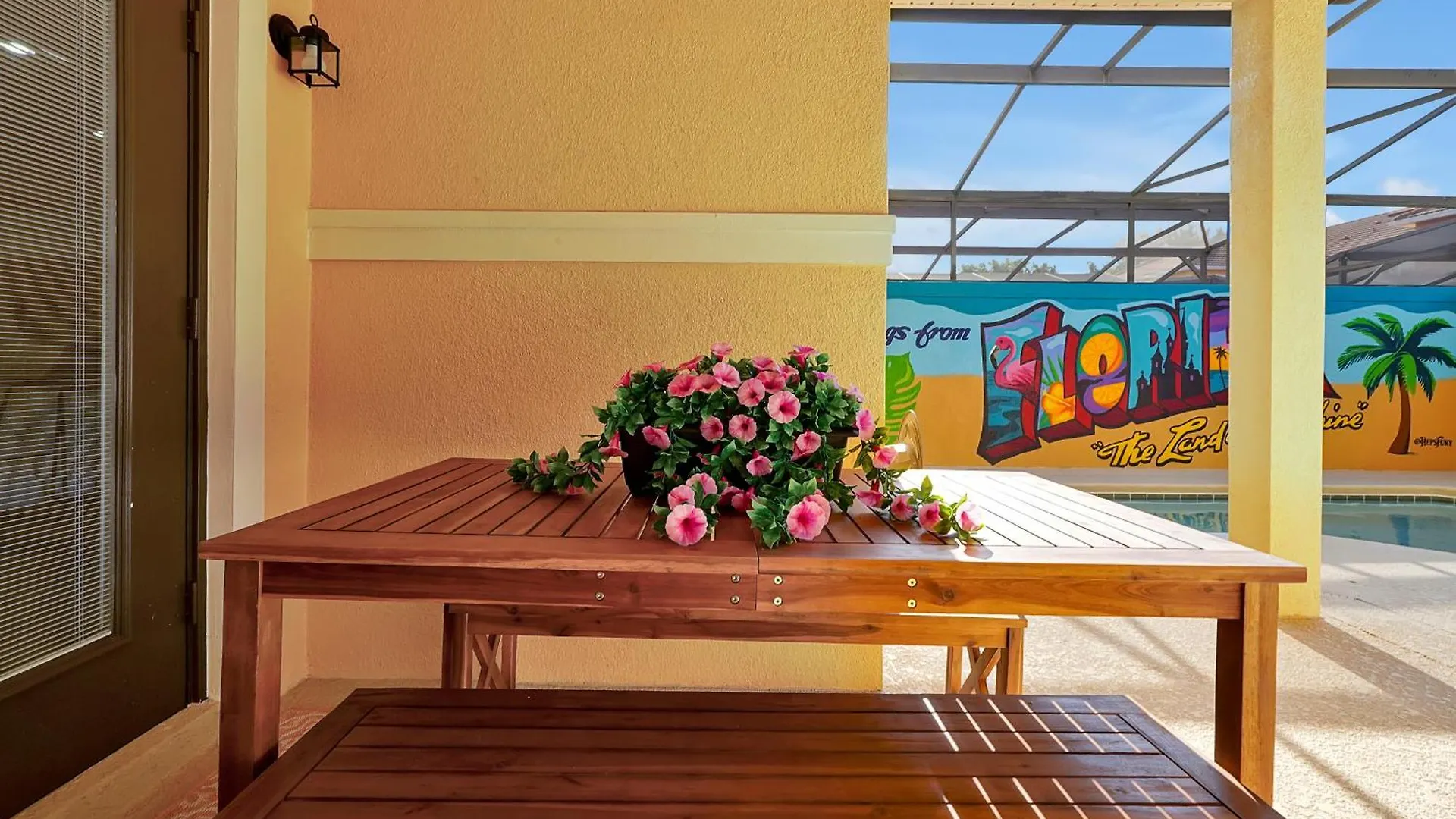Stylish & Cozy Retreat Prime Location Fully Equipped *