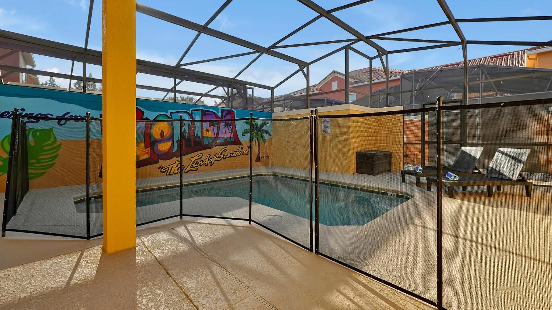 Stylish & Cozy Retreat Prime Location Fully Equipped *