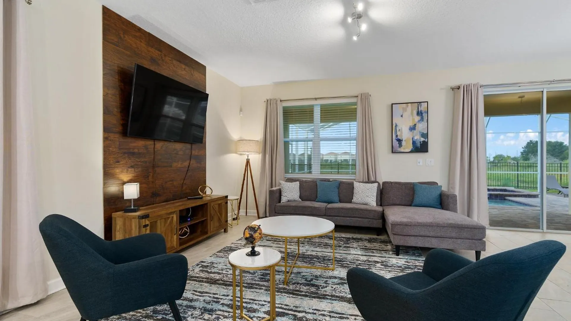Opulent Stay: Pool, Spa, 10 Mi Away Kissimmee