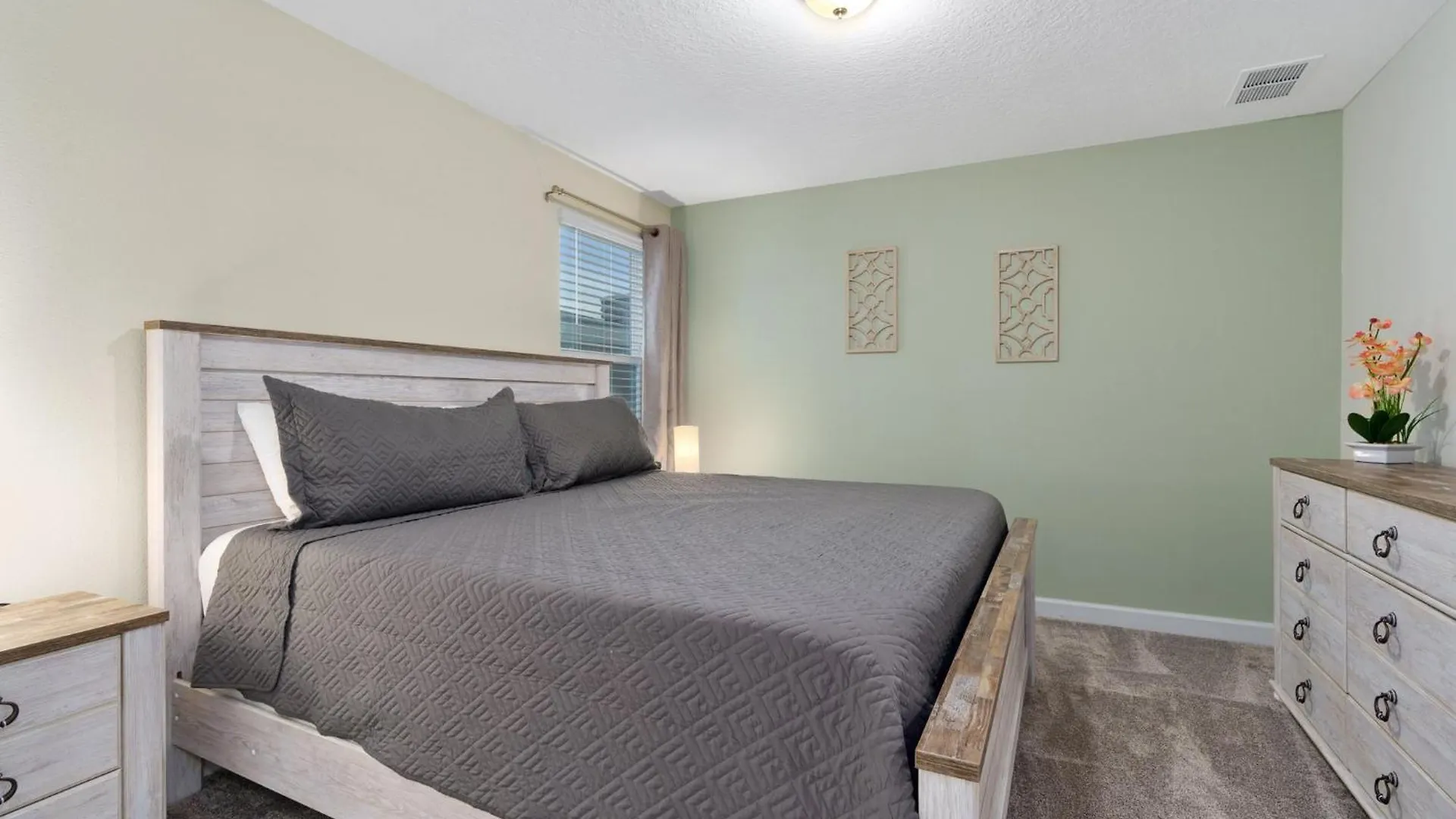 Opulent Stay: Pool, Spa, 10 Mi Away Kissimmee