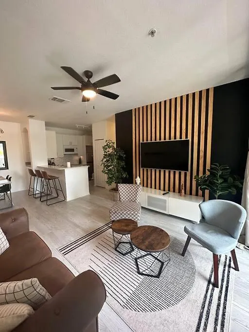 Апартаменты Charming 2bd Minutes Away From